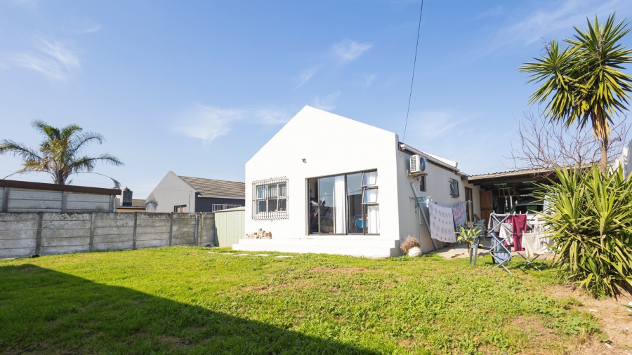 3 Bedroom Property for Sale in Peerless Park North Western Cape